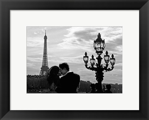 Framed Kiss in Paris Print
