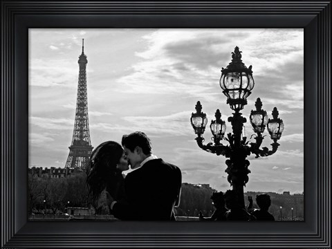 Framed Kiss in Paris Print