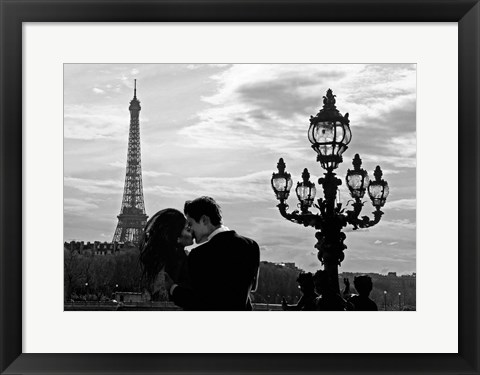 Framed Kiss in Paris Print