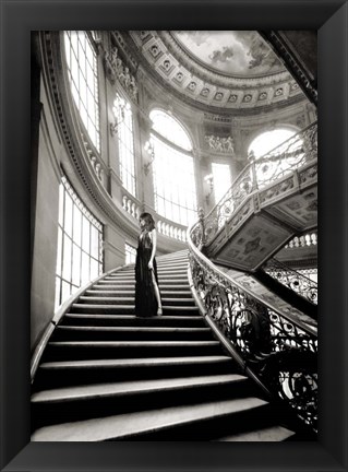 Framed Femme sur l&#39;escalier Print