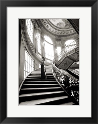 Framed Femme sur l&#39;escalier Print