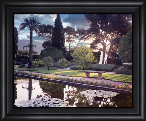 Framed Banc de Jardin No. 32 Print