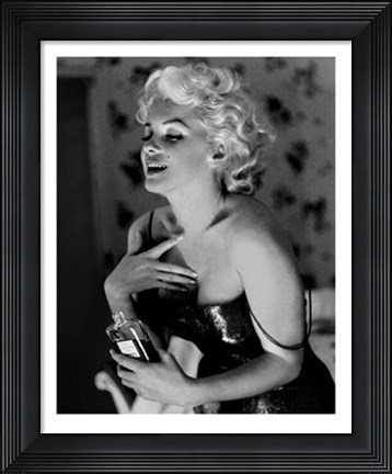 Framed Marilyn Monroe - Chanel No. 5 Print