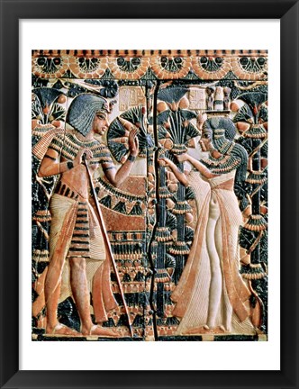 Framed Tutankhamun and his wife Ankhesenamun in a garden Print