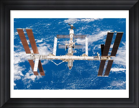 Framed International Space Station moves away from Space Shuttle Endeavour Print