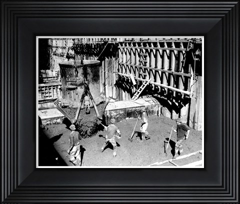 Framed Concrete workers on the Hoover dam Print