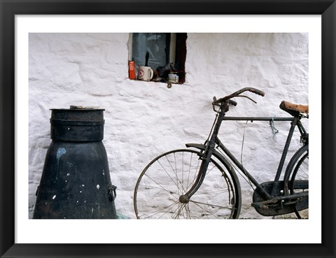 Framed Bicycle leaning against a wall, Boyne Valley, Ireland Print