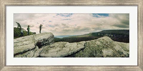 Framed Hikers on flat boulders at Gertrude&#39;s Nose hiking trail in Minnewaska State Park, Catskill Mountains, New York State, USA Print