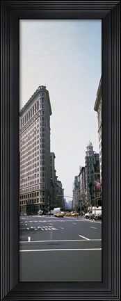 Framed Low angle view of an office building, Flatiron Building, New York City Print