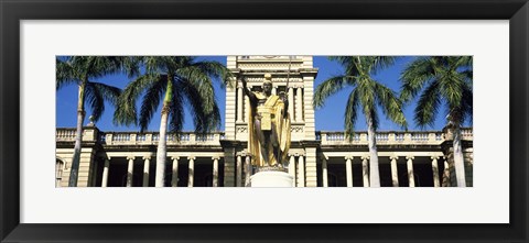 Framed Statue of King Kamehameha, Aliiolani Hale, Honolulu, Hawaii Print