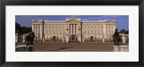 Framed View Of The Buckingham Palace, London, England, United Kingdom Print