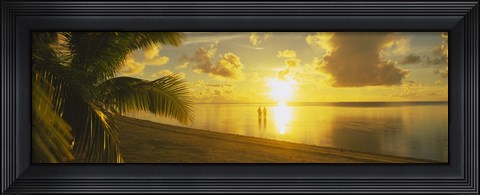 Framed Silhouette Of A Couple Standing On The Beach, Aitutaki, Cook Islands, French Polynesia Print