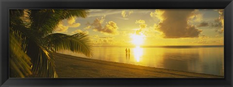 Framed Silhouette Of A Couple Standing On The Beach, Aitutaki, Cook Islands, French Polynesia Print