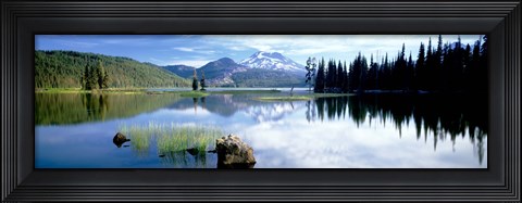 Framed Cascade Mountains, Oregon, USA Print