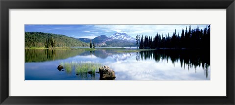 Framed Cascade Mountains, Oregon, USA Print