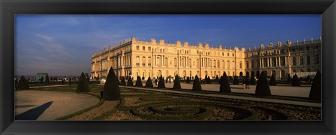 Framed Formal garden in front of a castle, Chateau de Versailles, Versailles, Paris, Ile-de-France, France Print