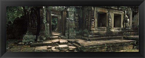 Framed Ruins of a temple, Banteay Kdei, Angkor, Cambodia Print