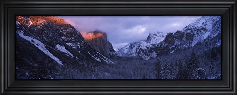 Framed Sunlight falling on a mountain range, Yosemite National Park, California, USA Print