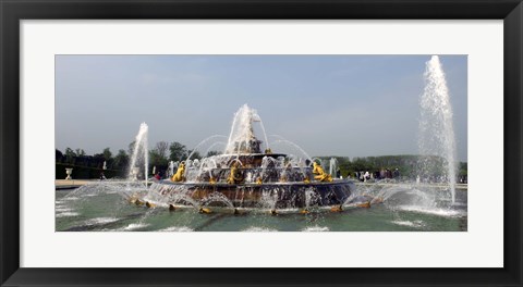 Framed Fountain in a garden, Bassin De Latone, Versailles, Paris, Ile-de-France, France Print