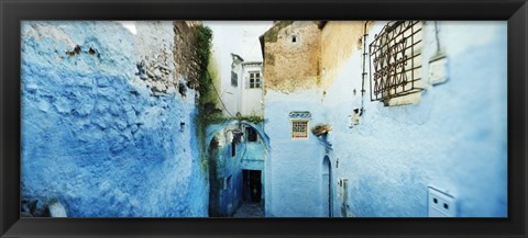 Framed Narrow streets of the medina are all painted blue, Chefchaouen, Morocco Print