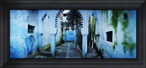 Framed Painted wall of medina, Chefchaouen, Morocco Print