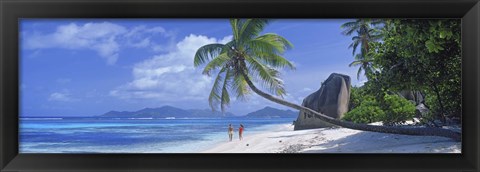 Framed Couple walking on the beach, Anse Source d&#39;Argent, La Digue Island, Seychelles Print