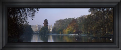 Framed Buckingham Palace, City Of Westminster, London, England Print