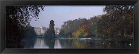 Framed Buckingham Palace, City Of Westminster, London, England Print