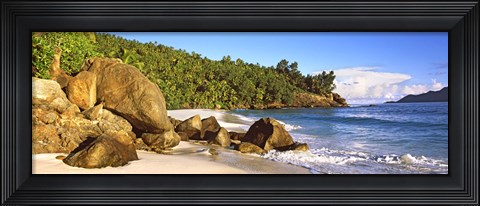 Framed Rocks on a small beach on North Island, Seychelles Print