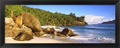 Framed Rocks on a small beach on North Island, Seychelles Print