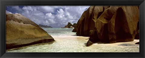 Framed Crystal clear waters and large granite rocks on Anse Source d&#39;Argent beach, La Digue Island, Seychelles Print