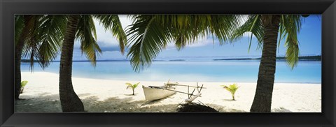 Framed Outrigger boat on the beach, Aitutaki, Cook Islands Print