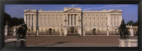 Framed View Of The Buckingham Palace, London, England, United Kingdom Print