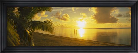 Framed Silhouette Of A Couple Standing On The Beach, Aitutaki, Cook Islands, French Polynesia Print
