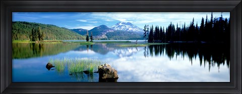 Framed Cascade Mountains, Oregon, USA Print
