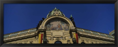 Framed Low Angle View of the Municipal House, Prague, Czech Republic Print