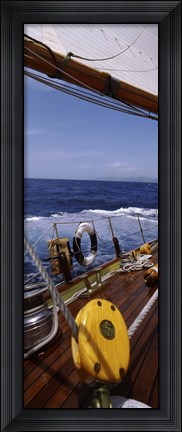 Framed Detail of the mainsheet block of a wooden sailboat in the sea Print