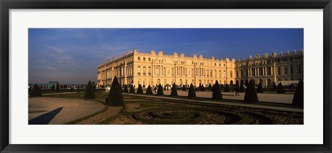 Framed Formal garden in front of a castle, Chateau de Versailles, Versailles, Paris, Ile-de-France, France Print