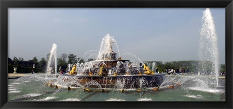 Framed Fountain in a garden, Bassin De Latone, Versailles, Paris, Ile-de-France, France Print