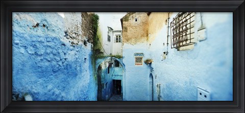 Framed Narrow streets of the medina are all painted blue, Chefchaouen, Morocco Print