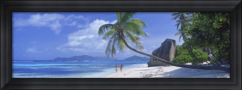 Framed Couple walking on the beach, Anse Source d&#39;Argent, La Digue Island, Seychelles Print