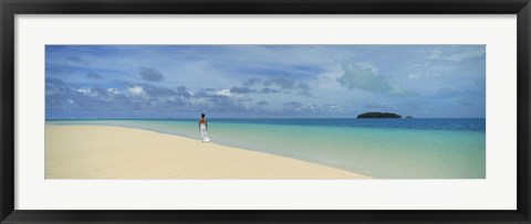 Framed Woman in distance on sandbar, Aitutaki, Cook Islands Print