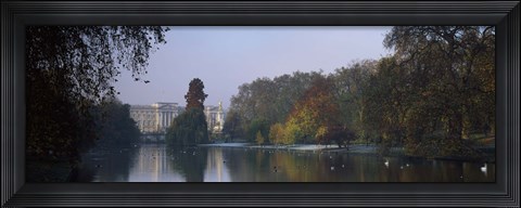 Framed Buckingham Palace, City Of Westminster, London, England Print