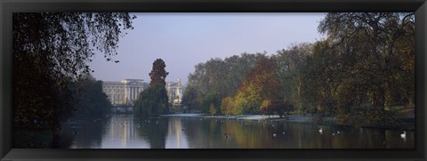 Framed Buckingham Palace, City Of Westminster, London, England Print