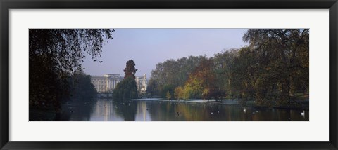 Framed Buckingham Palace, City Of Westminster, London, England Print