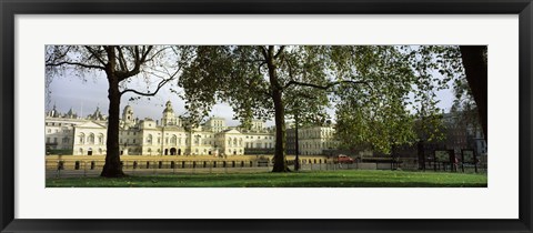 Framed Horse guards building, St. James&#39;s Park, Westminster, London, England Print