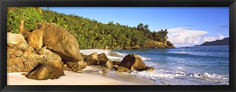 Framed Rocks on a small beach on North Island, Seychelles Print