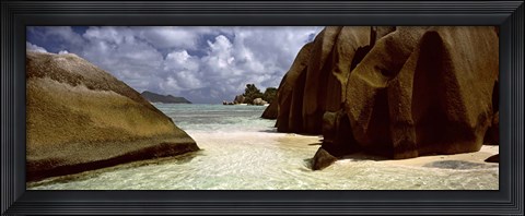 Framed Crystal clear waters and large granite rocks on Anse Source d&#39;Argent beach, La Digue Island, Seychelles Print