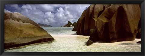 Framed Crystal clear waters and large granite rocks on Anse Source d&#39;Argent beach, La Digue Island, Seychelles Print