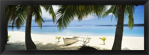 Framed Outrigger boat on the beach, Aitutaki, Cook Islands Print